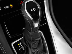 إنفينيتي كيو ٦٠ الداخلية 