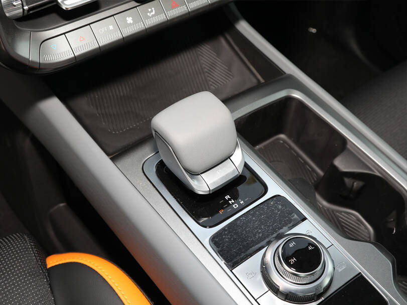 بايك بي جي ٤٠ 2025 Interior 