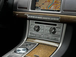  جاكوار XF الداخلية 