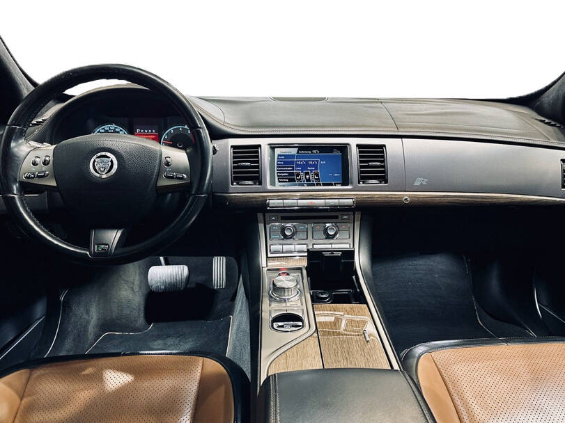 Jaguar XFR Interior 