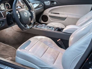  جاكوار إكس كي آر الداخلية 